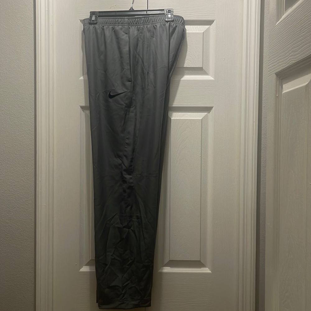 Men’s medium dry fit Nike pants
